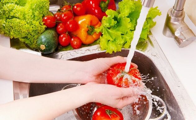 Gemüse waschen, um Parasitenbefall zu verhindern